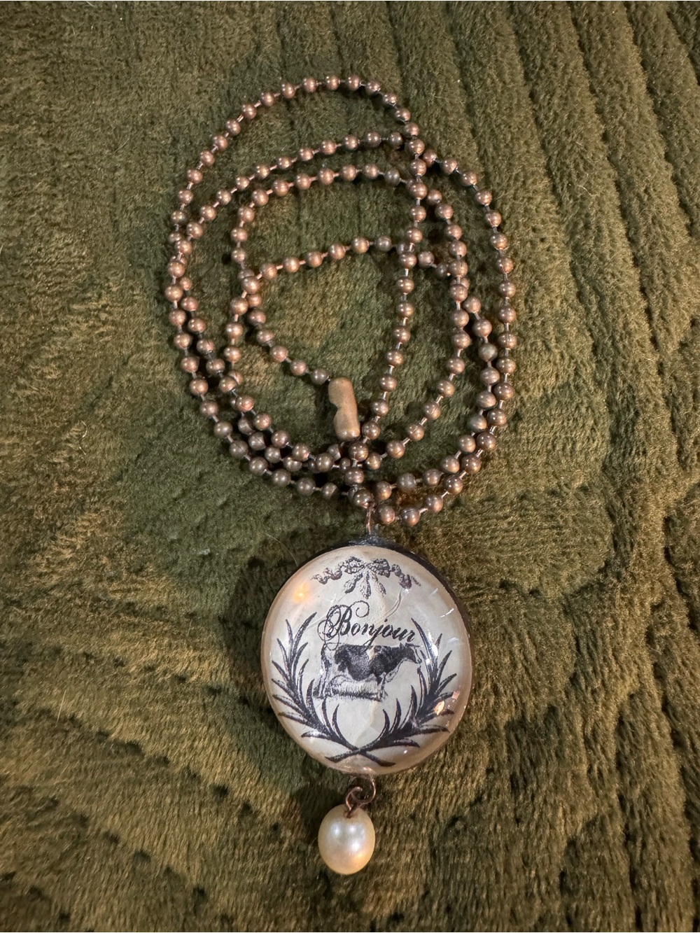 Vintage-Style Bronze Round Pendant Necklace with Pearl Drop - Bonjour Script